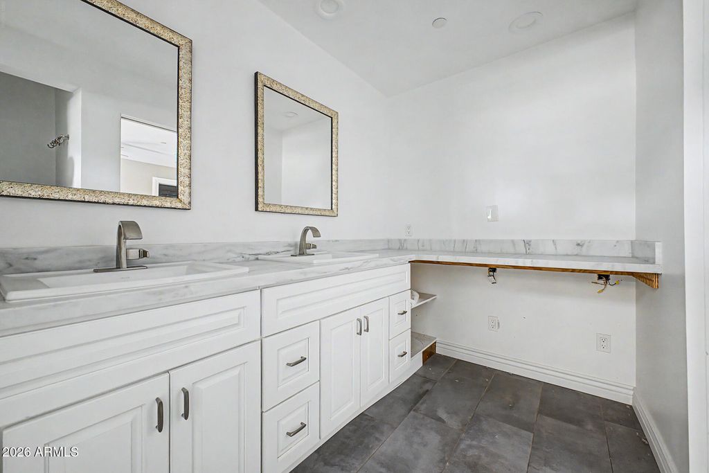 Image 17 of property listing at 7309 E ROVEY Avenue, Scottsdale, AZ 85250