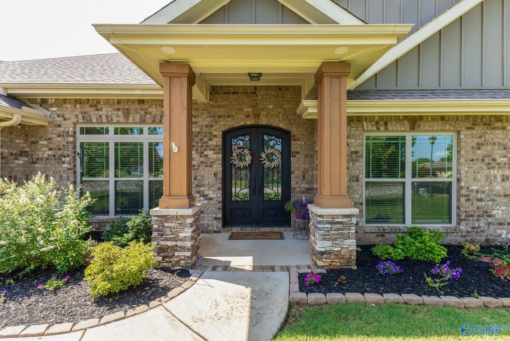 15 Walnut Cove Boulevard, Huntsville, AL 35824