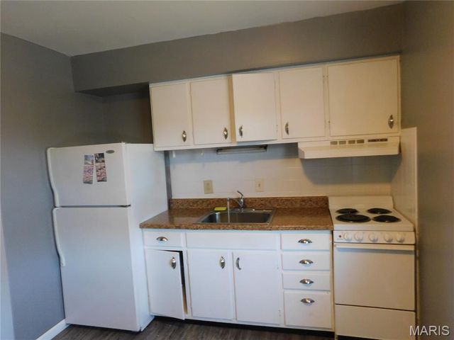 1650 S 5th C, St Charles, MO 63303