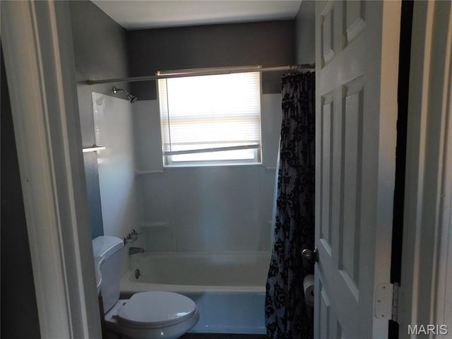 1650 S 5th C, St Charles, MO 63303