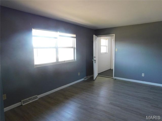 1650 S 5th C, St Charles, MO 63303