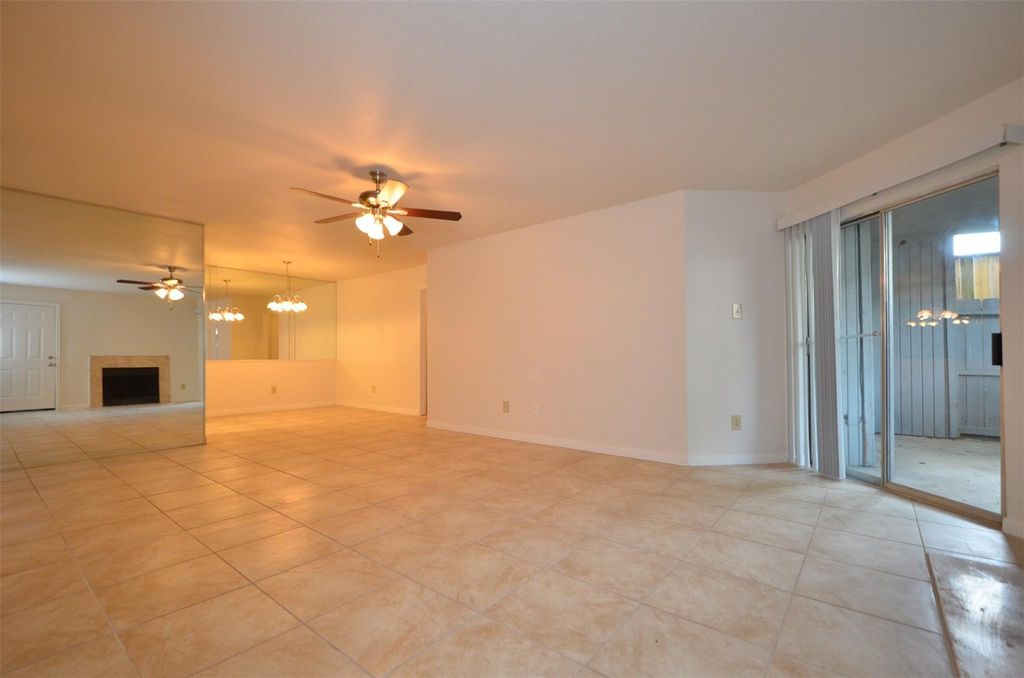 9700 Leawood Boulevard 1113, Houston, TX 77099