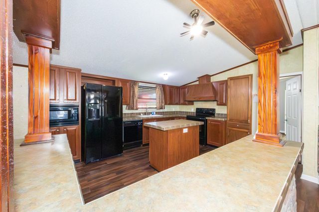 199 Myrtle Dr, Lockport, LA 70374