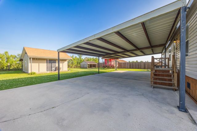 199 Myrtle Dr, Lockport, LA 70374