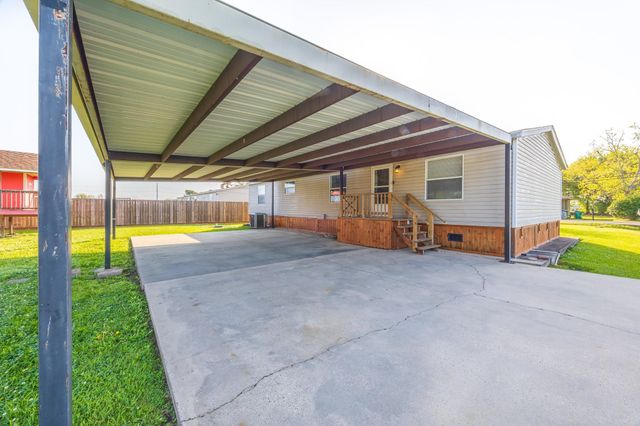 199 Myrtle Dr, Lockport, LA 70374