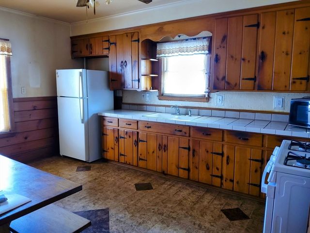 32-34 Elm St, Shrewsbury, MA 01545
