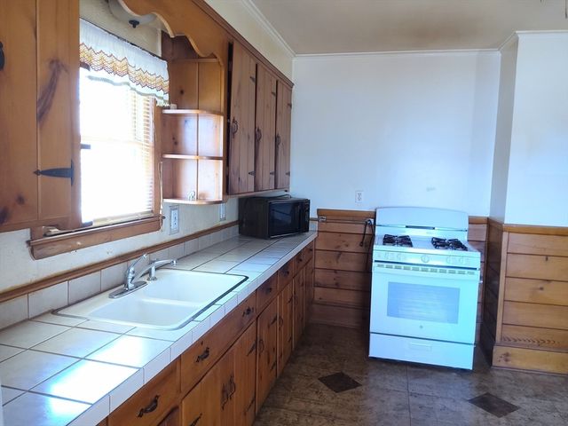 32-34 Elm St, Shrewsbury, MA 01545