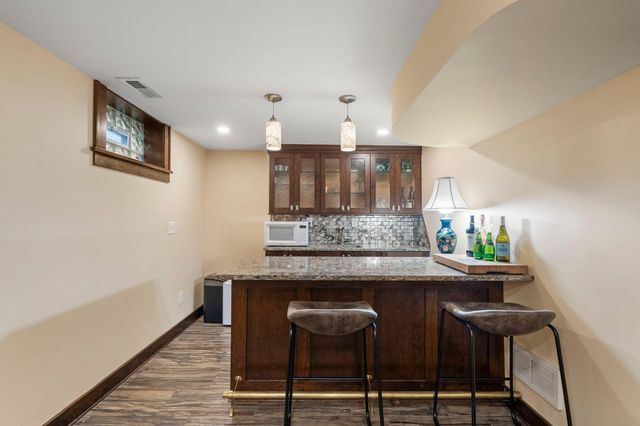1464 Victoria Street N, Saint Paul, MN 55117
