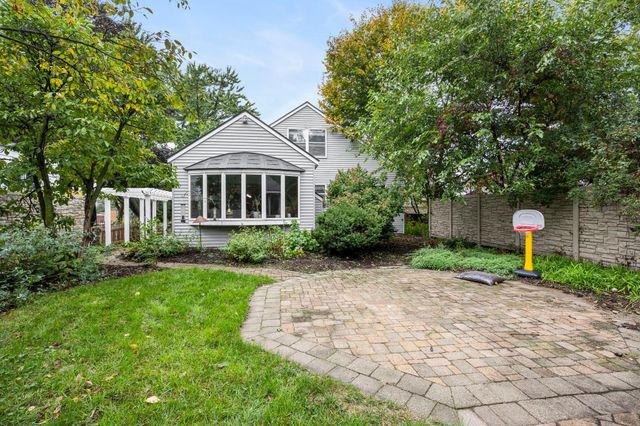 1464 Victoria Street N, Saint Paul, MN 55117