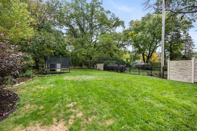 1464 Victoria Street N, Saint Paul, MN 55117
