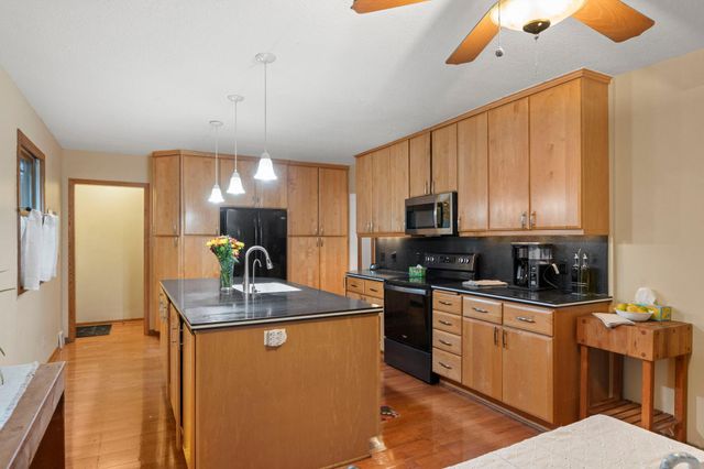 1464 Victoria Street N, Saint Paul, MN 55117
