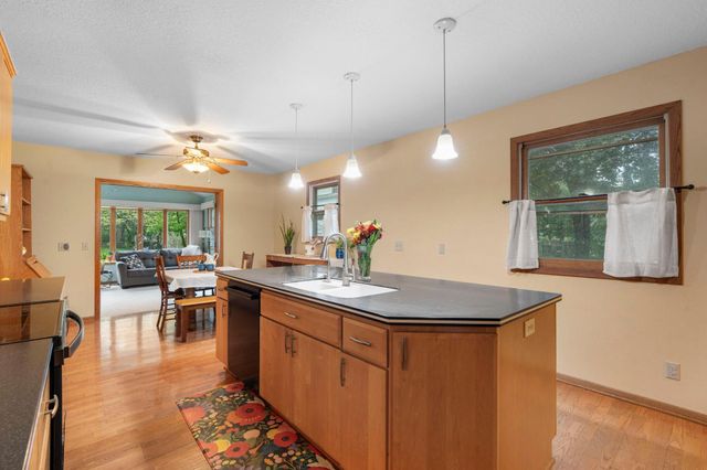 1464 Victoria Street N, Saint Paul, MN 55117