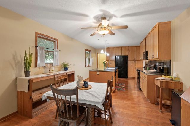 1464 Victoria Street N, Saint Paul, MN 55117