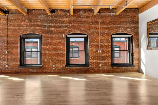 21 Wormwood St 623, Boston, MA 02210