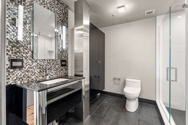 21 Wormwood St 623, Boston, MA 02210