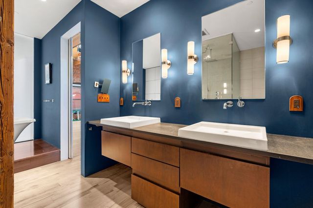 21 Wormwood St 623, Boston, MA 02210