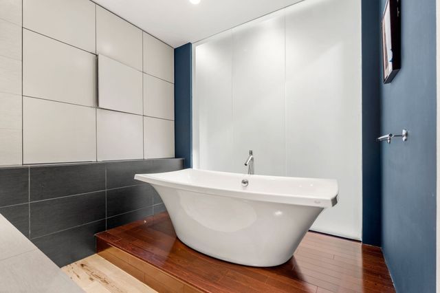 21 Wormwood St 623, Boston, MA 02210