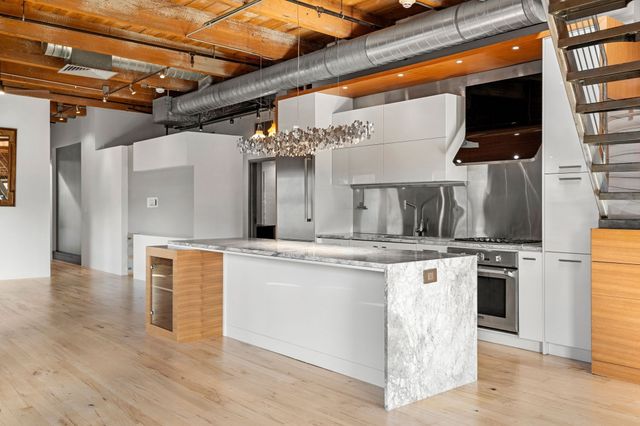 21 Wormwood St 623, Boston, MA 02210
