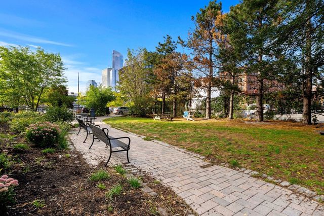 21 Wormwood St 623, Boston, MA 02210