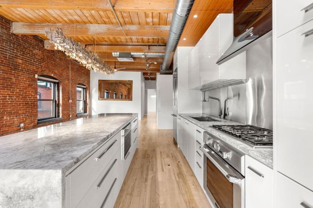 21 Wormwood St 623, Boston, MA 02210