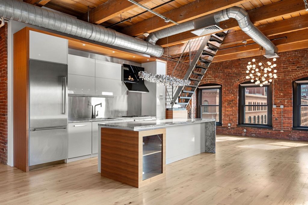 21 Wormwood St 623, Boston, MA 02210