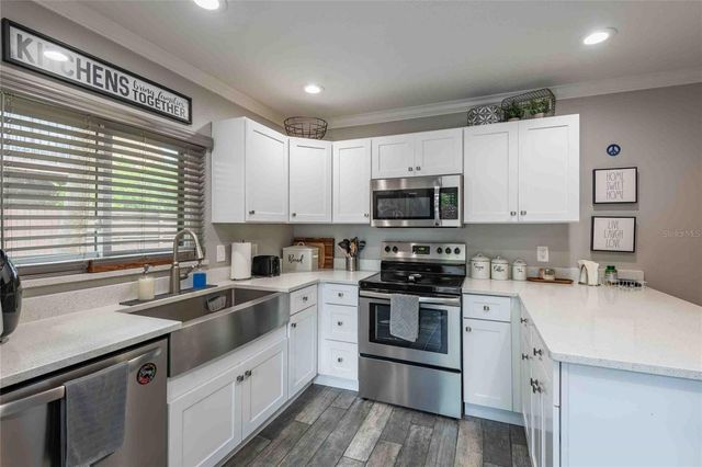 15307 W POND WOODS DRIVE 301, Tampa, FL 33618