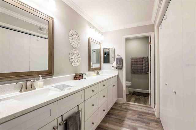 15307 W POND WOODS DRIVE 301, Tampa, FL 33618