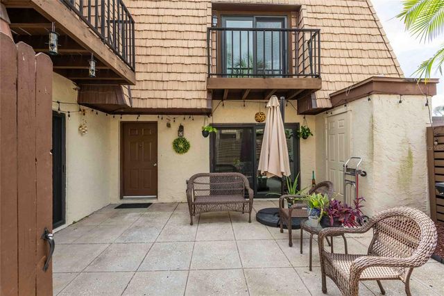 15307 W POND WOODS DRIVE 301, Tampa, FL 33618