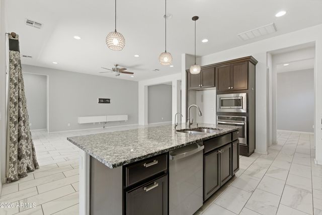 1083 E HOLLAND PARK Drive, Gilbert, AZ 85297