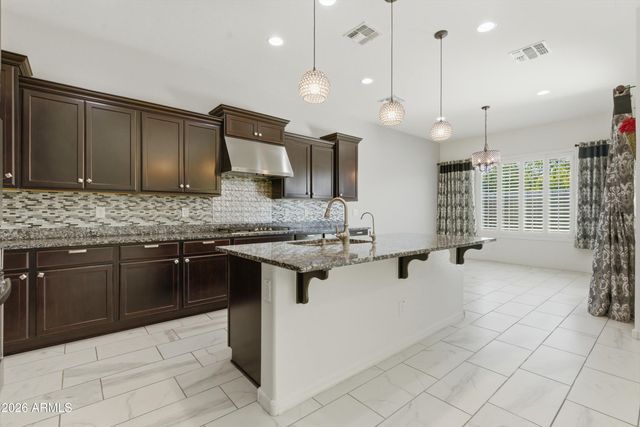 1083 E HOLLAND PARK Drive, Gilbert, AZ 85297