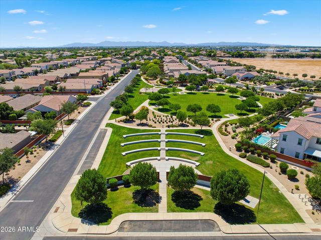1083 E HOLLAND PARK Drive, Gilbert, AZ 85297