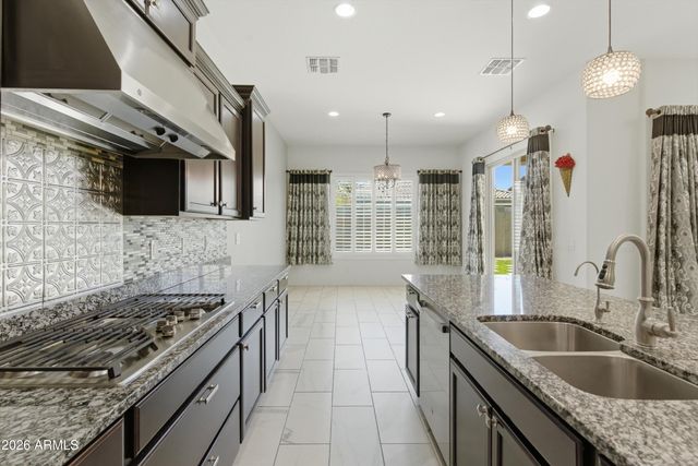 1083 E HOLLAND PARK Drive, Gilbert, AZ 85297