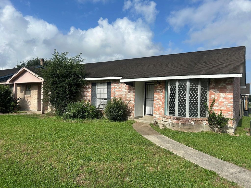 6851 Chasewood Drive, Houston, TX 77489