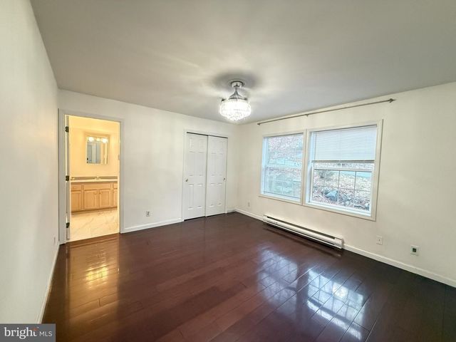 6486 DECKER RD, Bushkill, PA 18324