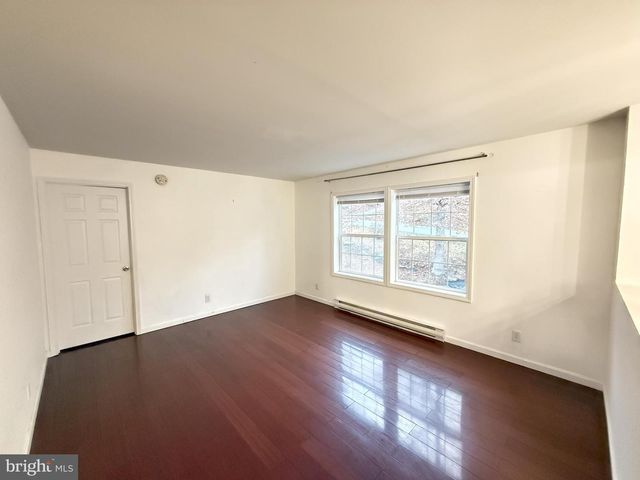 6486 DECKER RD, Bushkill, PA 18324