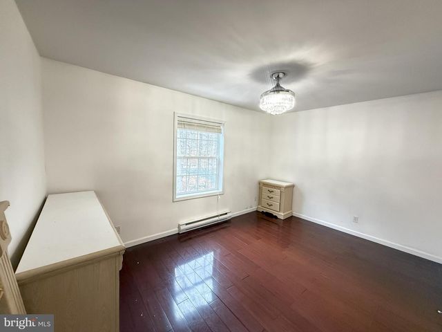 6486 DECKER RD, Bushkill, PA 18324