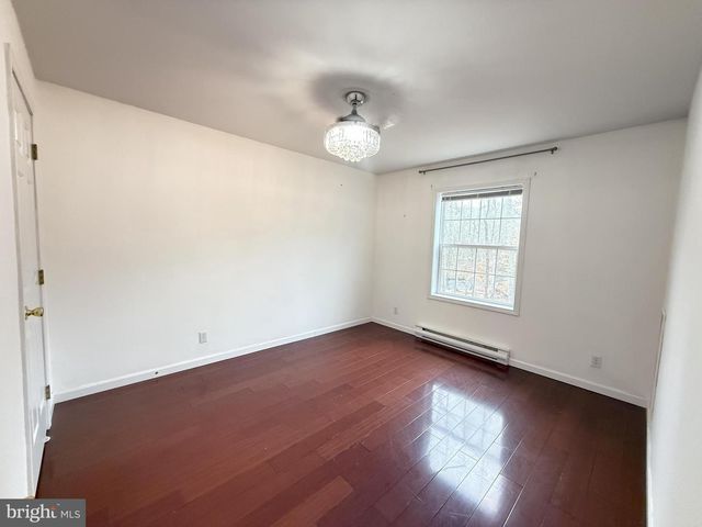 6486 DECKER RD, Bushkill, PA 18324