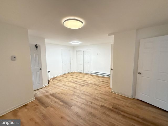 6486 DECKER RD, Bushkill, PA 18324