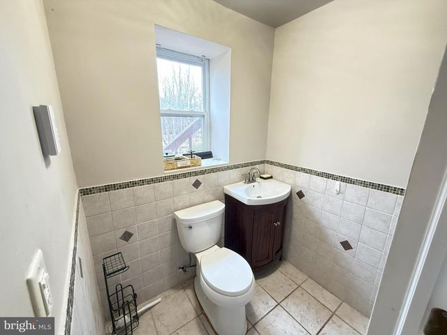 6486 DECKER RD, Bushkill, PA 18324