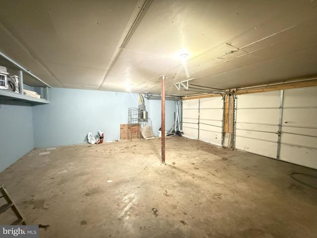 6486 DECKER RD, Bushkill, PA 18324