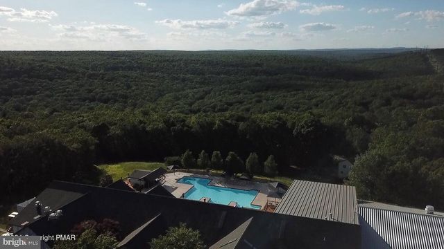 6486 DECKER RD, Bushkill, PA 18324