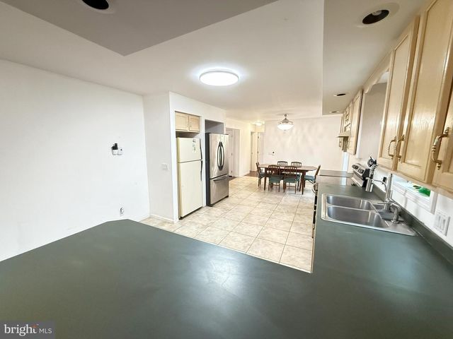 6486 DECKER RD, Bushkill, PA 18324