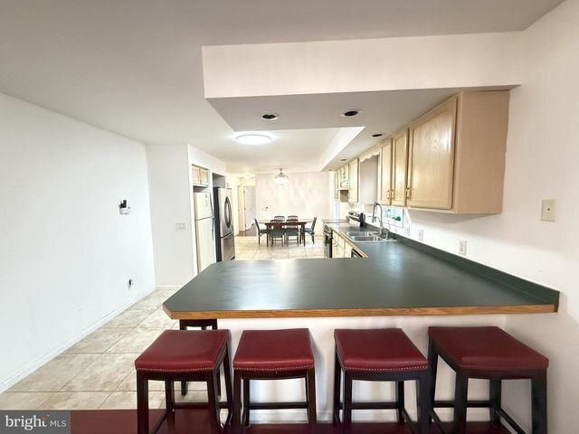 6486 DECKER RD, Bushkill, PA 18324