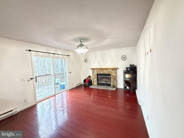 6486 DECKER RD, Bushkill, PA 18324