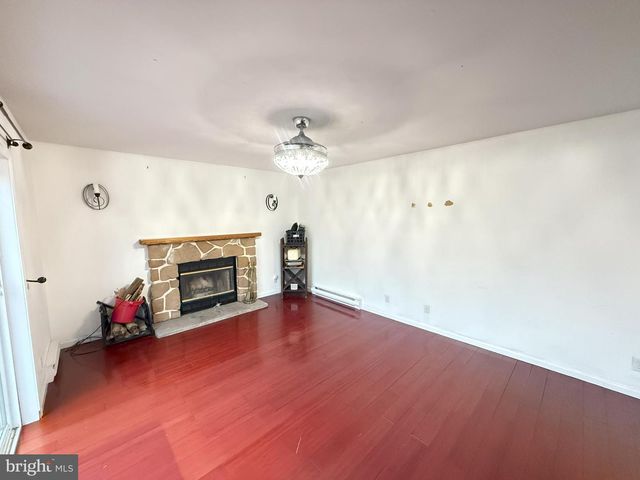 6486 DECKER RD, Bushkill, PA 18324