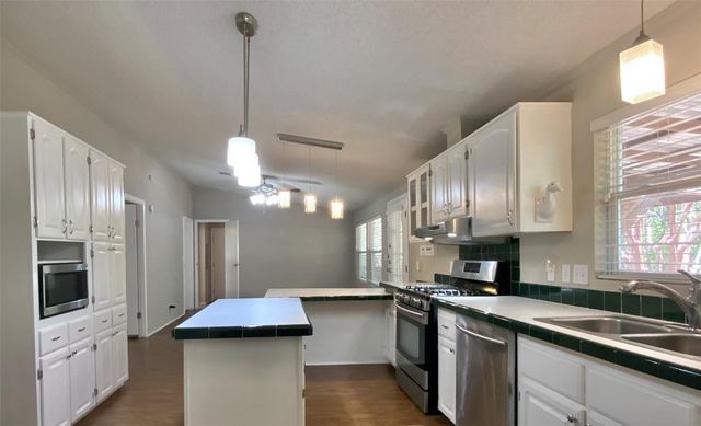 1301 Lipan TRL, Austin, TX 78733