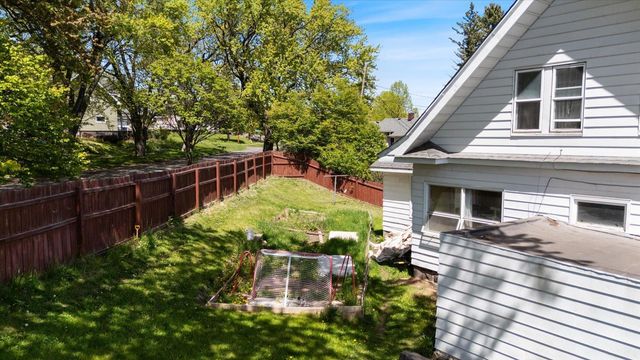 5911 Elinor St, Duluth, MN 55807