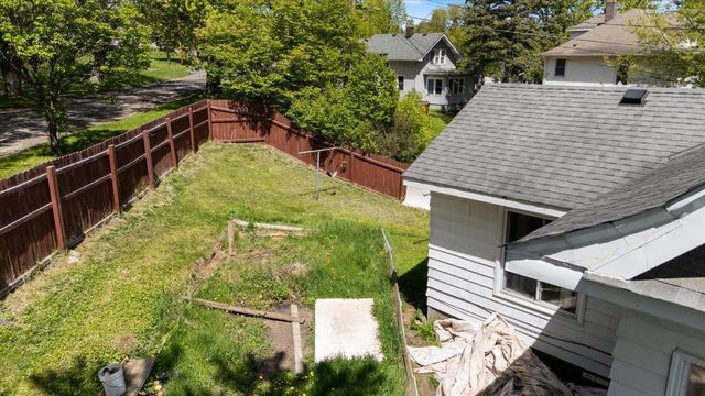 5911 Elinor St, Duluth, MN 55807