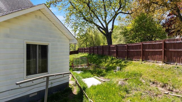 5911 Elinor St, Duluth, MN 55807