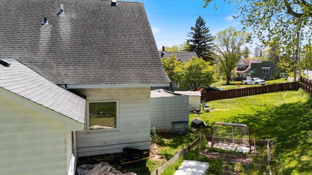 5911 Elinor St, Duluth, MN 55807